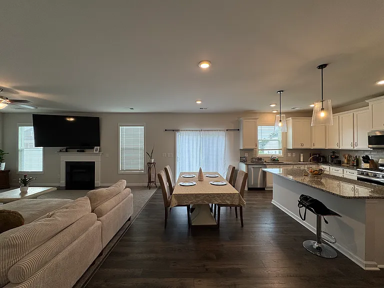 185 Falls Ridge Ln — Photo 3