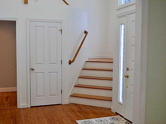 2nd image of 37 Woodridge Dr N