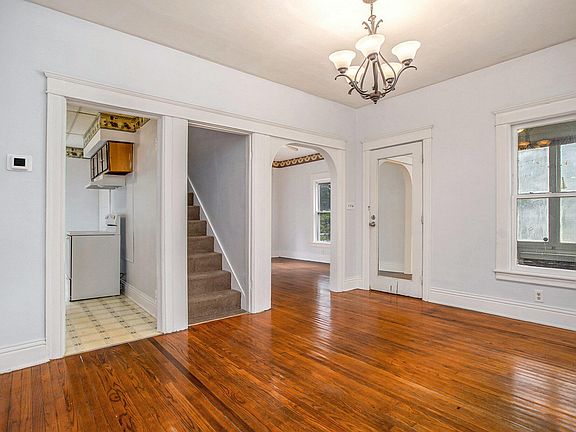 4th image of 84 Harris Ave