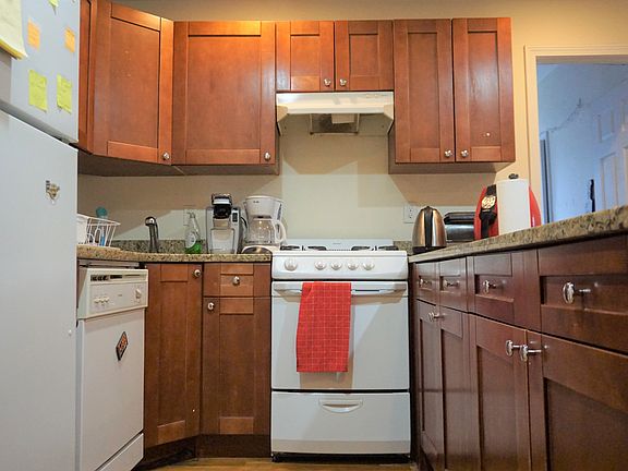 5th image of 62 Egmont St #8