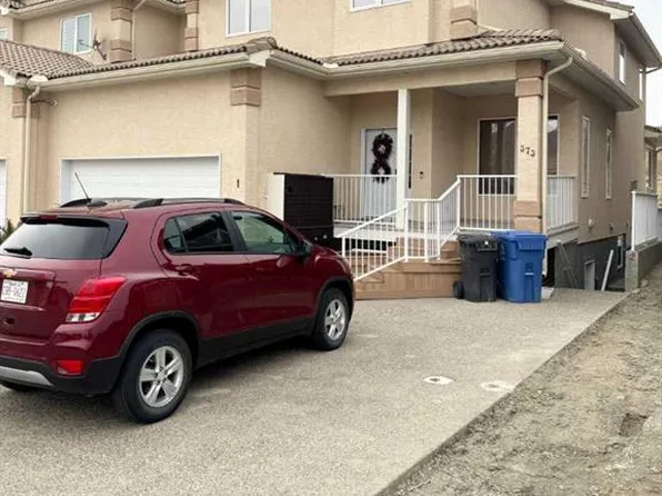 373 SE Canyon Blvd W #2, Lethbridge, AB T1K 6V2