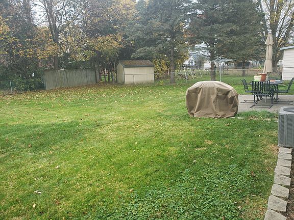 3rd image of 4154 Birchwood Dr S