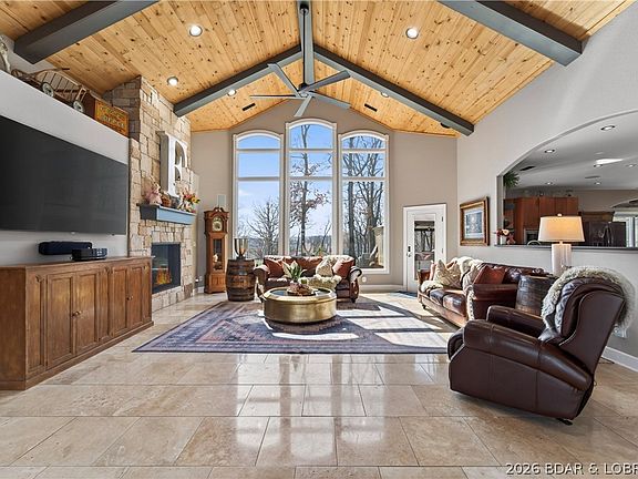 5th image of 890 Anemone Rd
