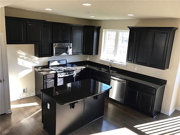 4th image of 207 Eagle Dr