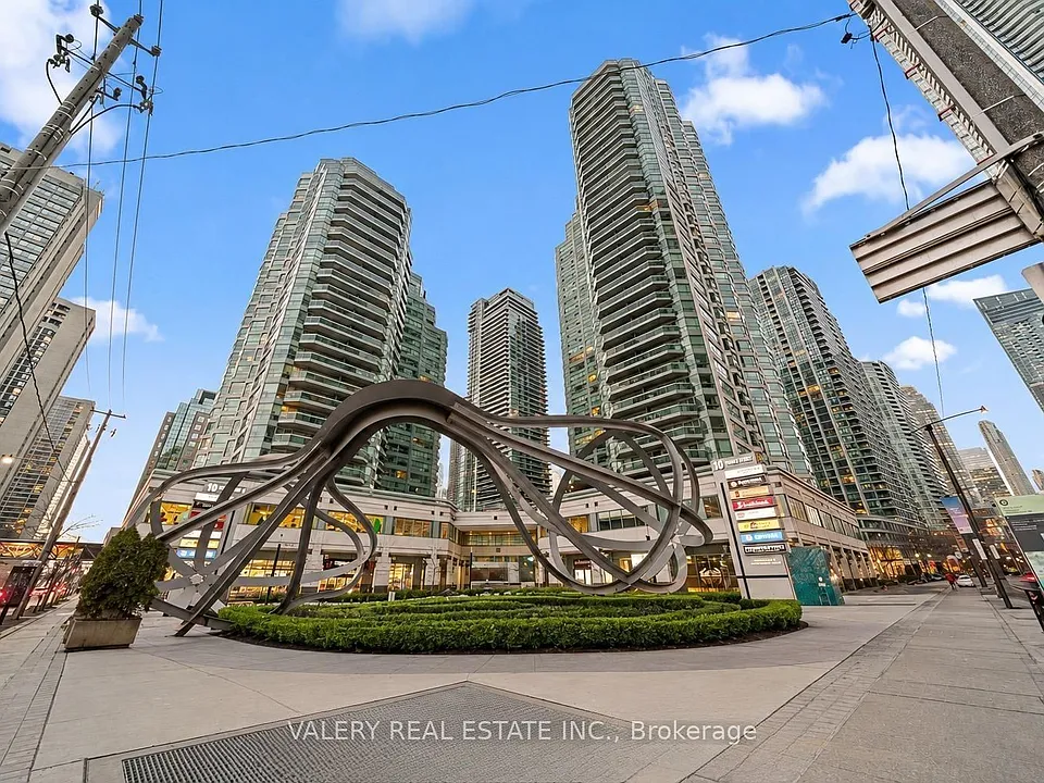 10 Yonge St #2910