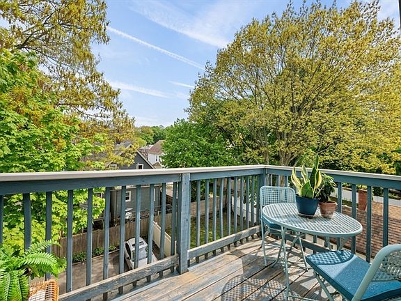 5th image of 139 Florence St #139