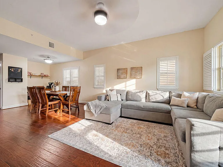 261 SW 6th Pl — Photo 16