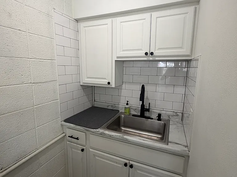 2700 Garfield Ave S #101 — Photo 17