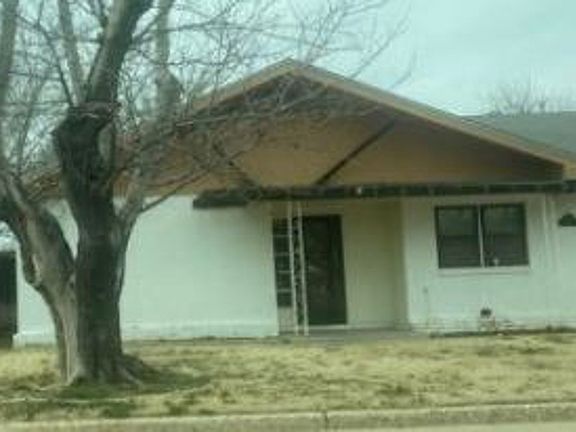 3rd image of 2209 Salinas Ave