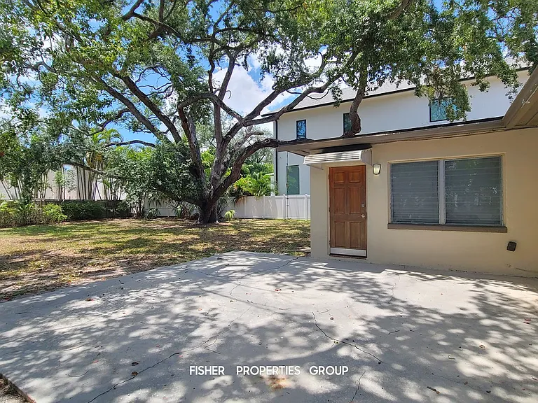621 Riviera Dr — Photo 29