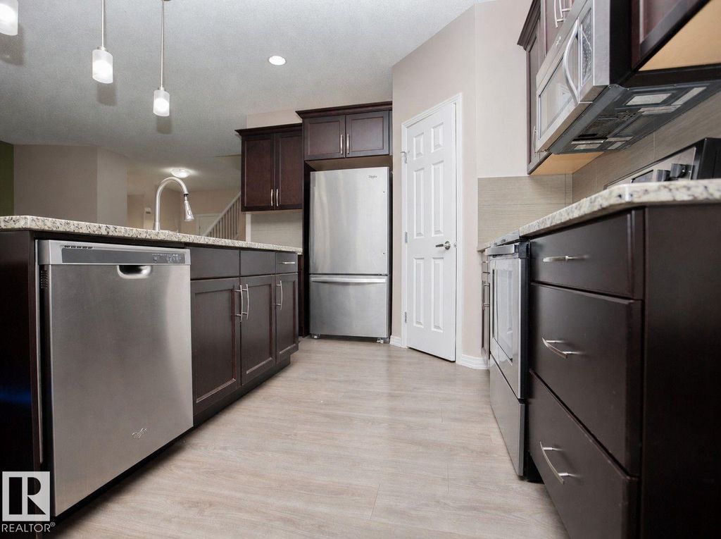 8 Meadowlink Cmn, Spruce Grove, AB - More