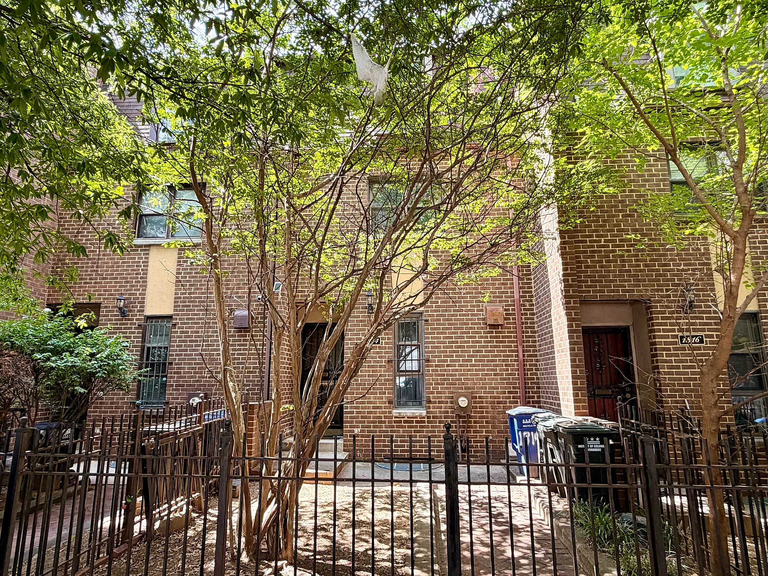 5 bed, 2200 sqft, $6,000 — Photo 1