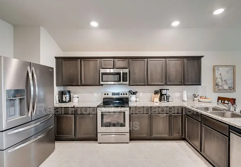 809 Meadow Wood Ln — Photo 8