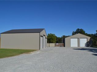 17951 Luedecke Rd, Gentry, AR 72734