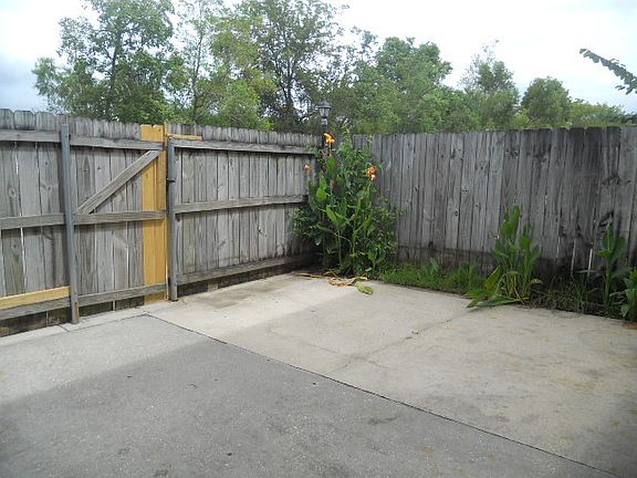 5th image of 213 Greenbriar Drive