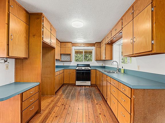 4th image of 3019 Pierre Lake Rd