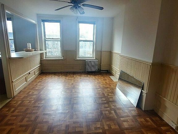 4th image of 18 Saint Charles Pl #3