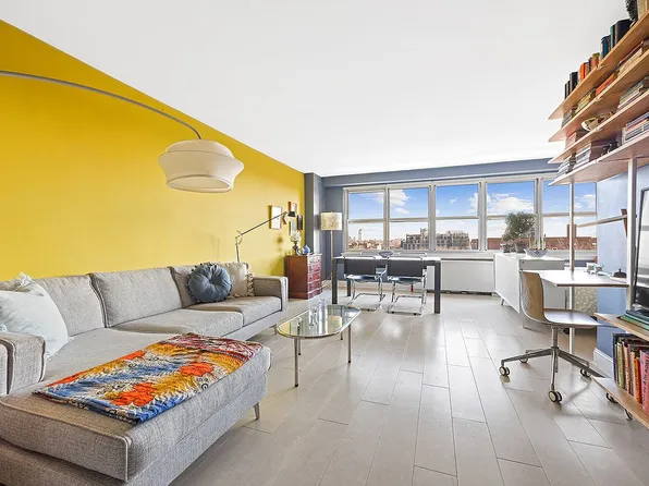 135 Ocean Pkwy APT 8S, Brooklyn, NY 11218