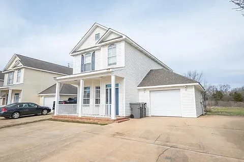 Building Photo - 923 Saint Andrews Ln