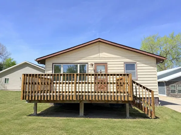 17 2nd Ave, Burlington, ND 58722
