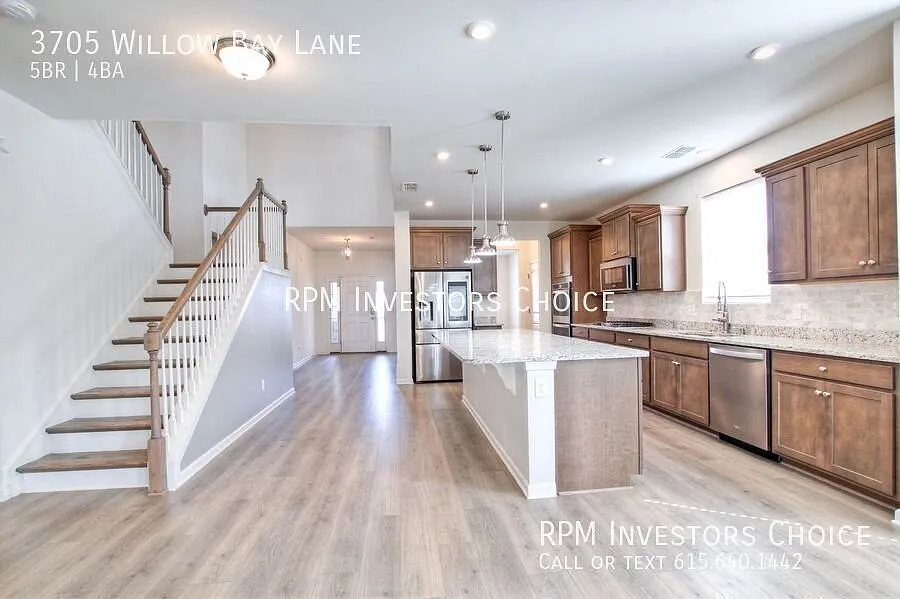 Coming in October! Luxurious 5 bed/3.5 bath Executive Home in Murfreesboro! — Photo 2