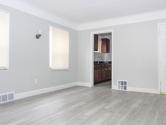 4th image of 10310 Wayburn St