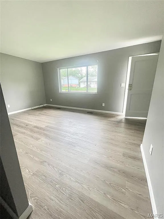 3 bed, 1.0 bath, 864 sqft, $1,595 — Photo 2