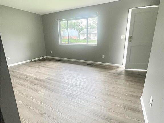 2nd image of 805 Juniper Dr