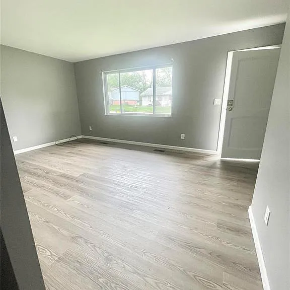 805 Juniper Dr — Photo 2