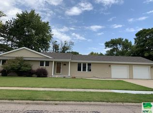 111 Wedgewood Dr, South Sioux City, NE 68776