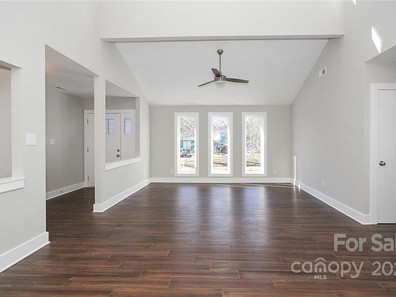 4th image of 7501 Park Vista Cir