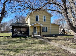 307 2nd St W, Lyndon, IL 61261