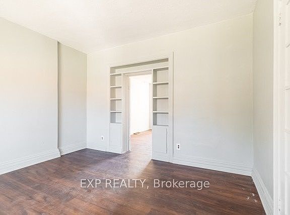 3rd image of 99 Sanford Ave N