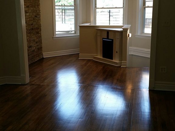 5th image of 901 N Francisco Ave Unit 1R