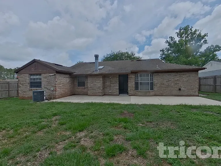 8252 Yolanda Ct — Photo 15