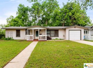 1063 E College St, Seguin, TX 78155