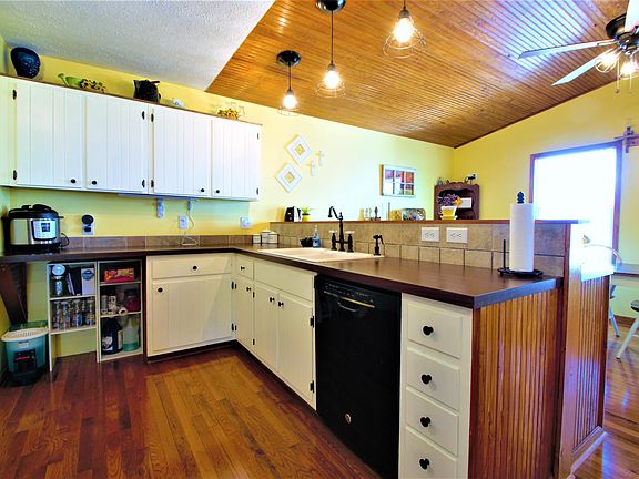 3rd image of 553 Bleemel Ln