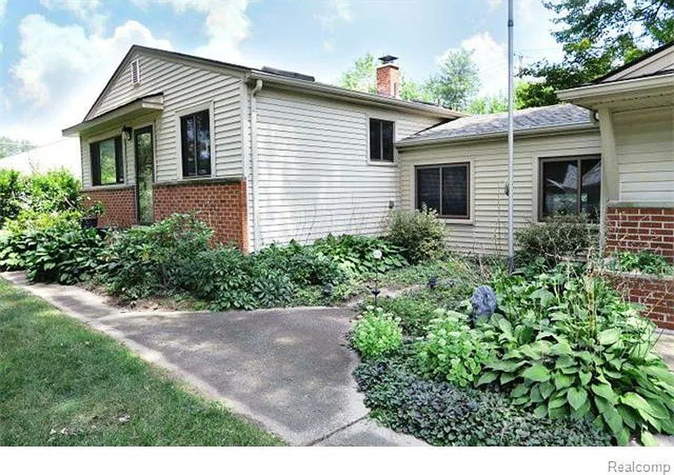 3 bed, 1239 sqft, $1,800 — Photo 3