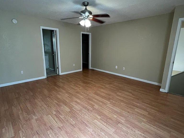 2366 Trafalgar Dr — Photo 13
