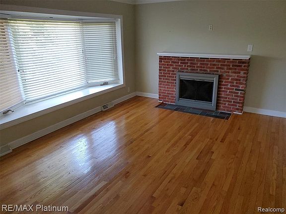 5th image of 650 Bow Ln