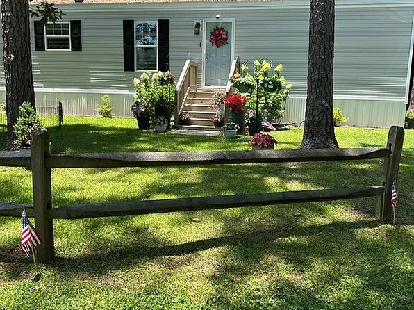 3314 Bridges St #11, Morehead City, NC 28557