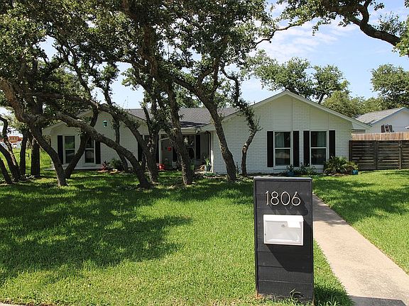 2nd image of 1806 Baywood Dr