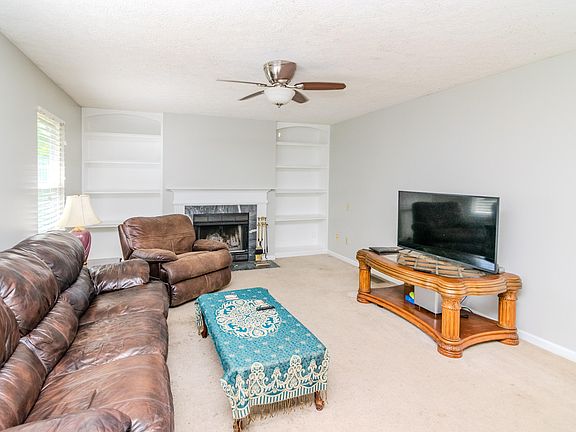 4th image of 2924 Trailside Dr