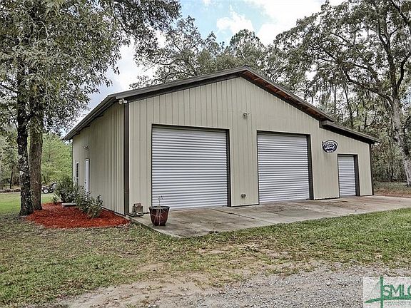 2nd image of 105 S Woodland Dr