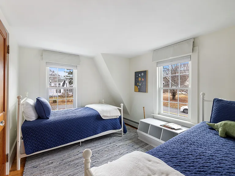43 Mills Rd — Photo 10