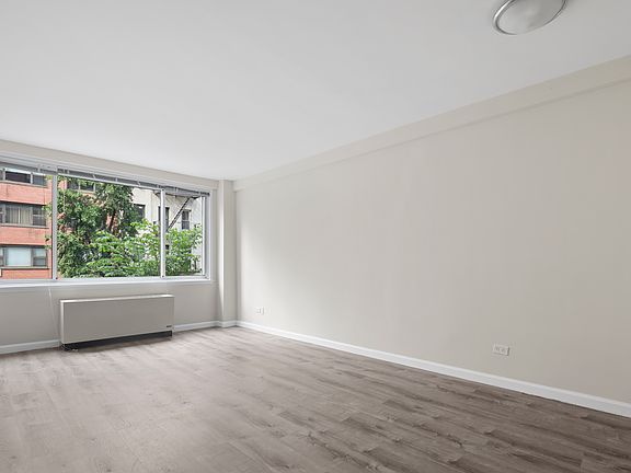 4th image of 340 E 51st St APT 4G