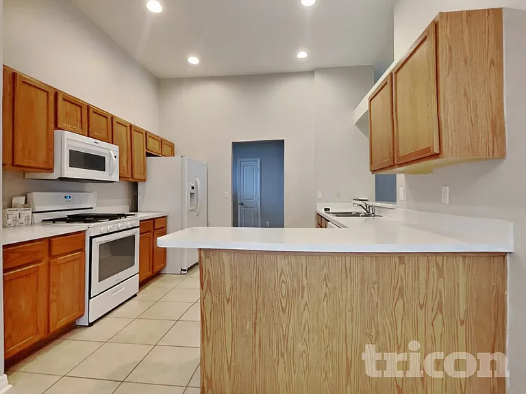6816 Monarch Park Dr — Photo 5