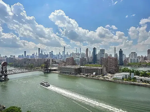 34-46 Vernon Boulevard image 15 of 18