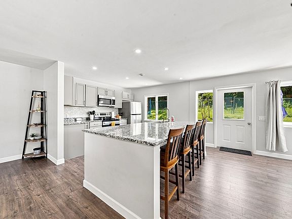 4th image of 730 Tyrol Blvd