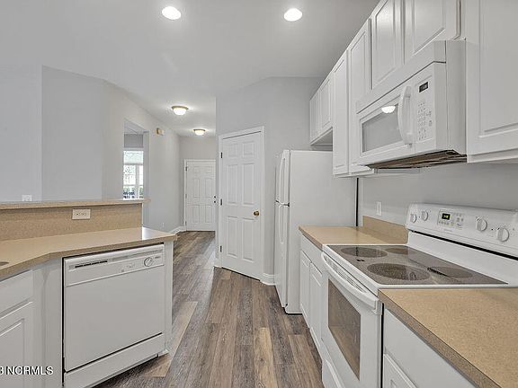 5th image of 4909 Dreamweaver Court Unit 4